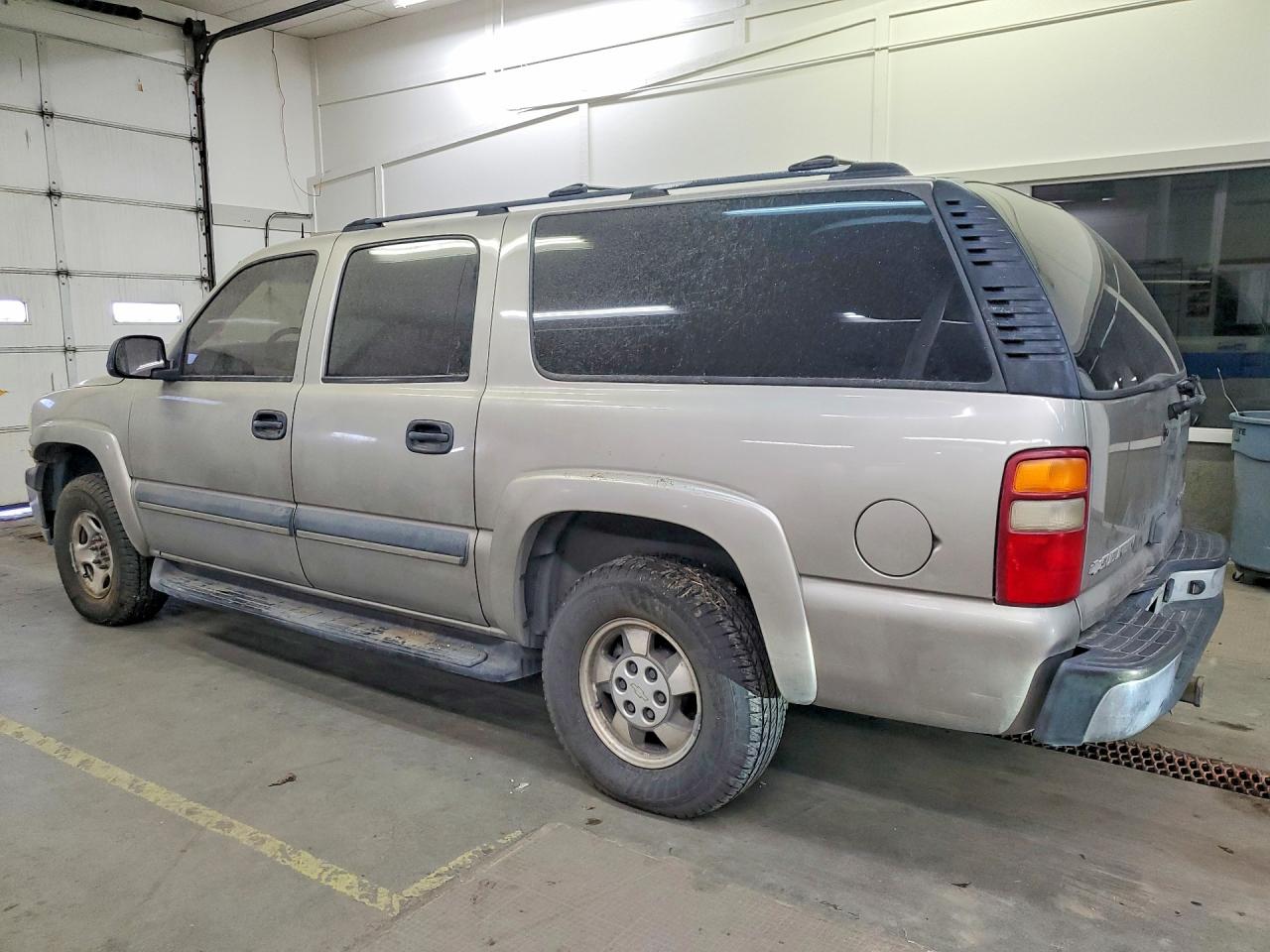 2003 CHEVROLET SUBURBAN photo 2