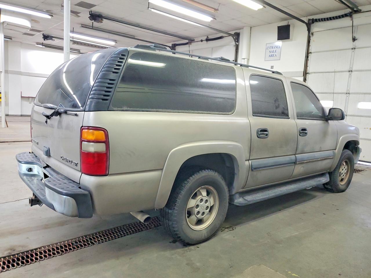 2003 CHEVROLET SUBURBAN photo 3