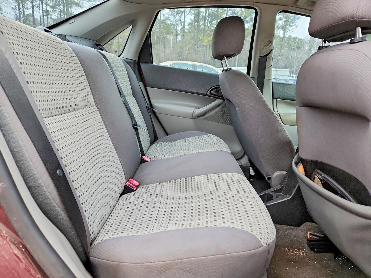 2007 FORD FOCUS ZX4 photo 10
