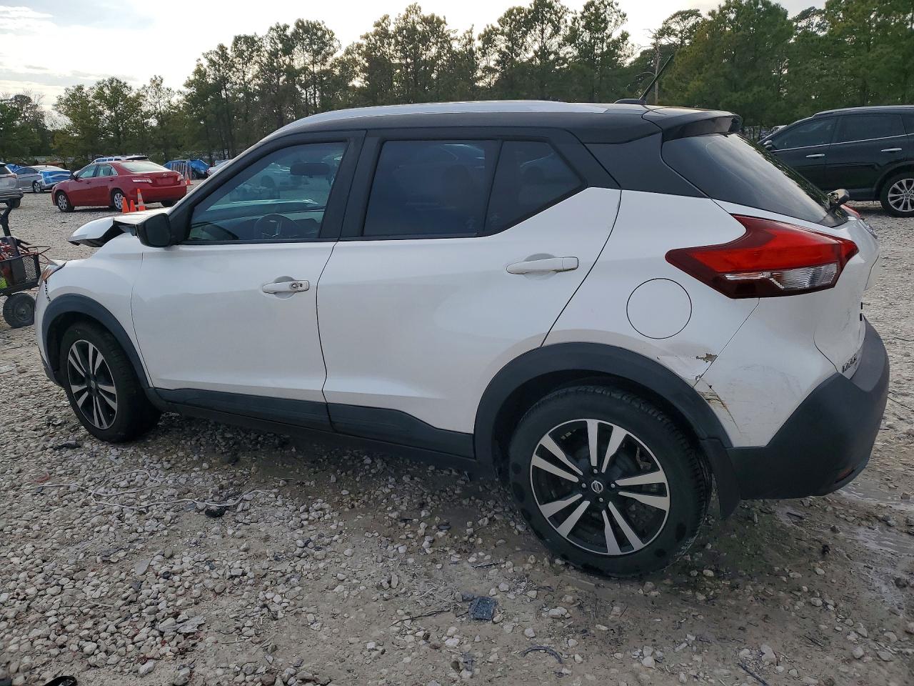 2019 NISSAN KICKS SV photo 2