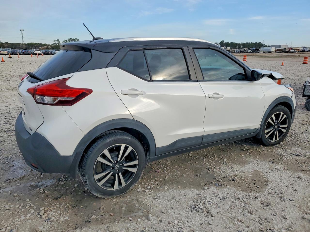 2019 NISSAN KICKS SV photo 3