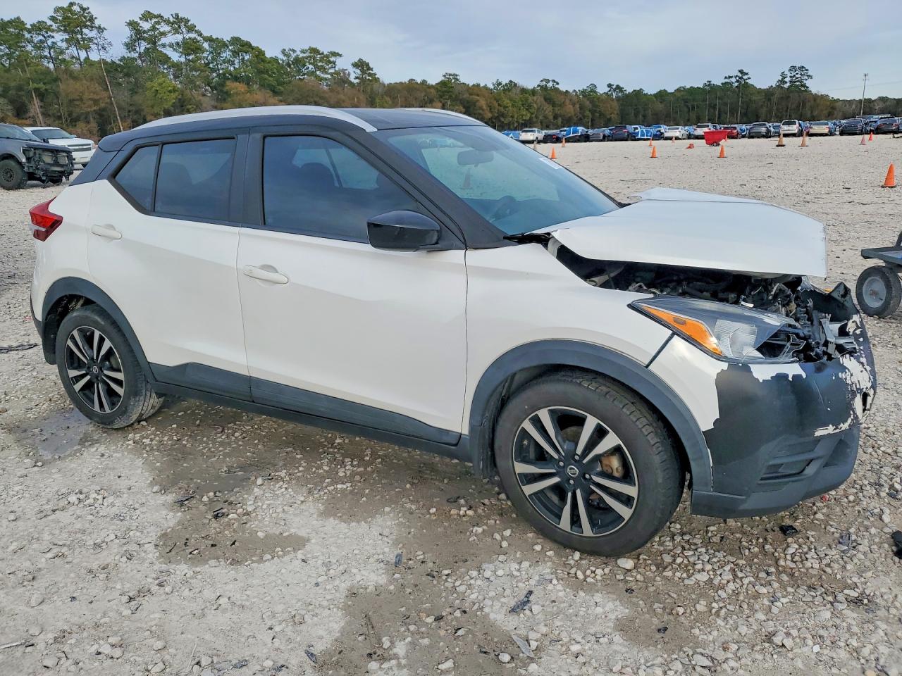 2019 NISSAN KICKS SV photo 4