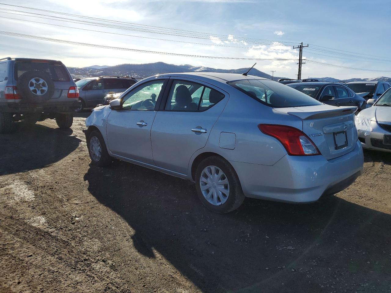 2019 NISSAN VERSA S photo 4