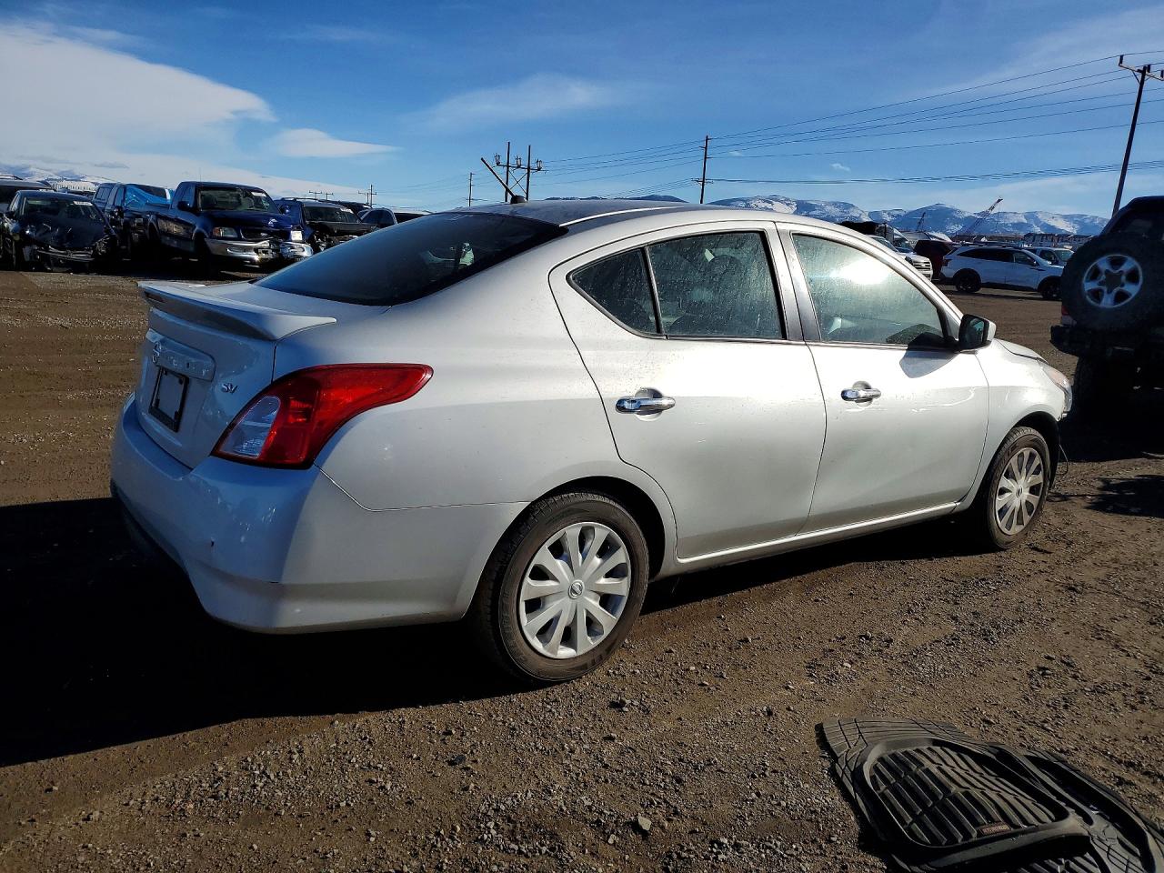 2019 NISSAN VERSA S photo 7