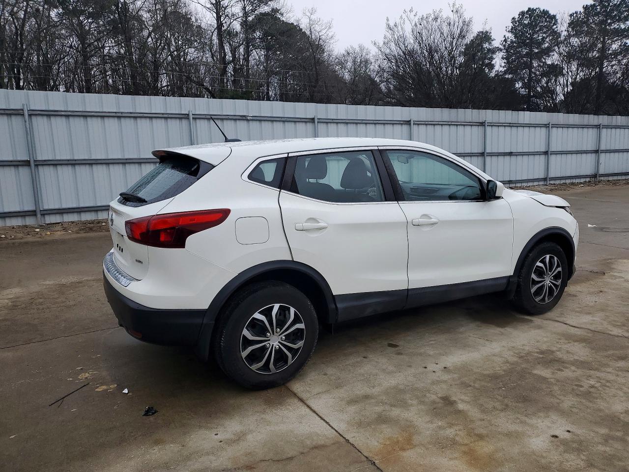 2018 NISSAN ROGUE SPORT S photo 3