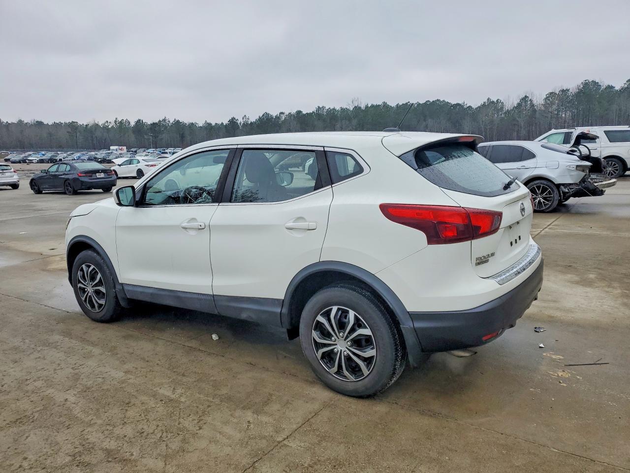 2018 NISSAN ROGUE SPORT S photo 2
