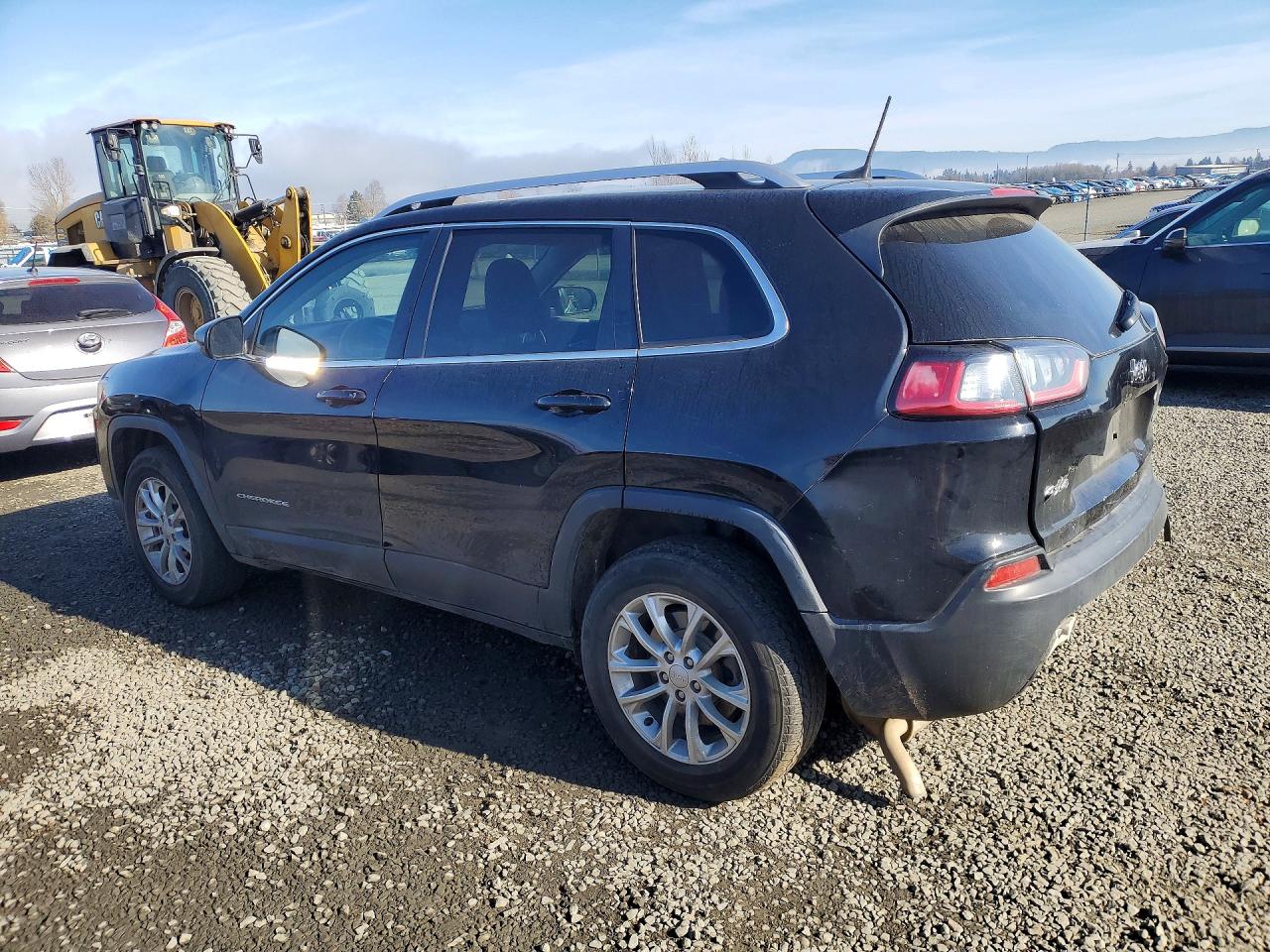 2019 JEEP CHEROKEE LATITUDE photo 2