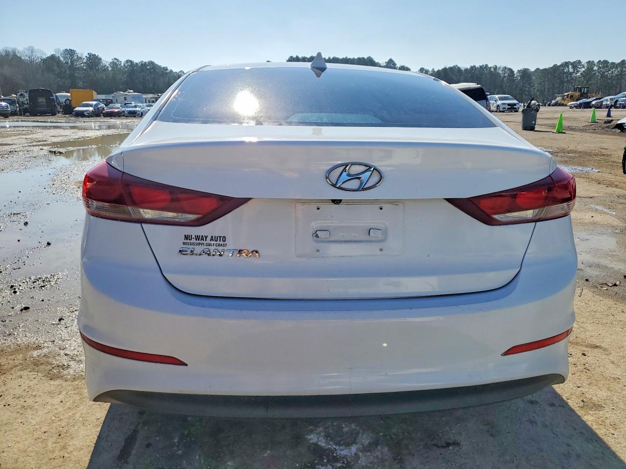 2017 HYUNDAI ELANTRA SE photo 11