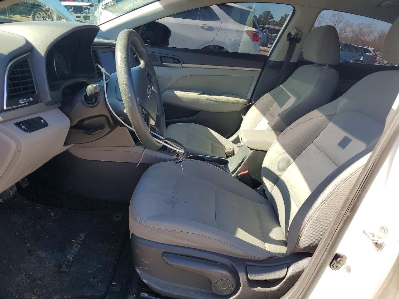2017 HYUNDAI ELANTRA SE photo 13