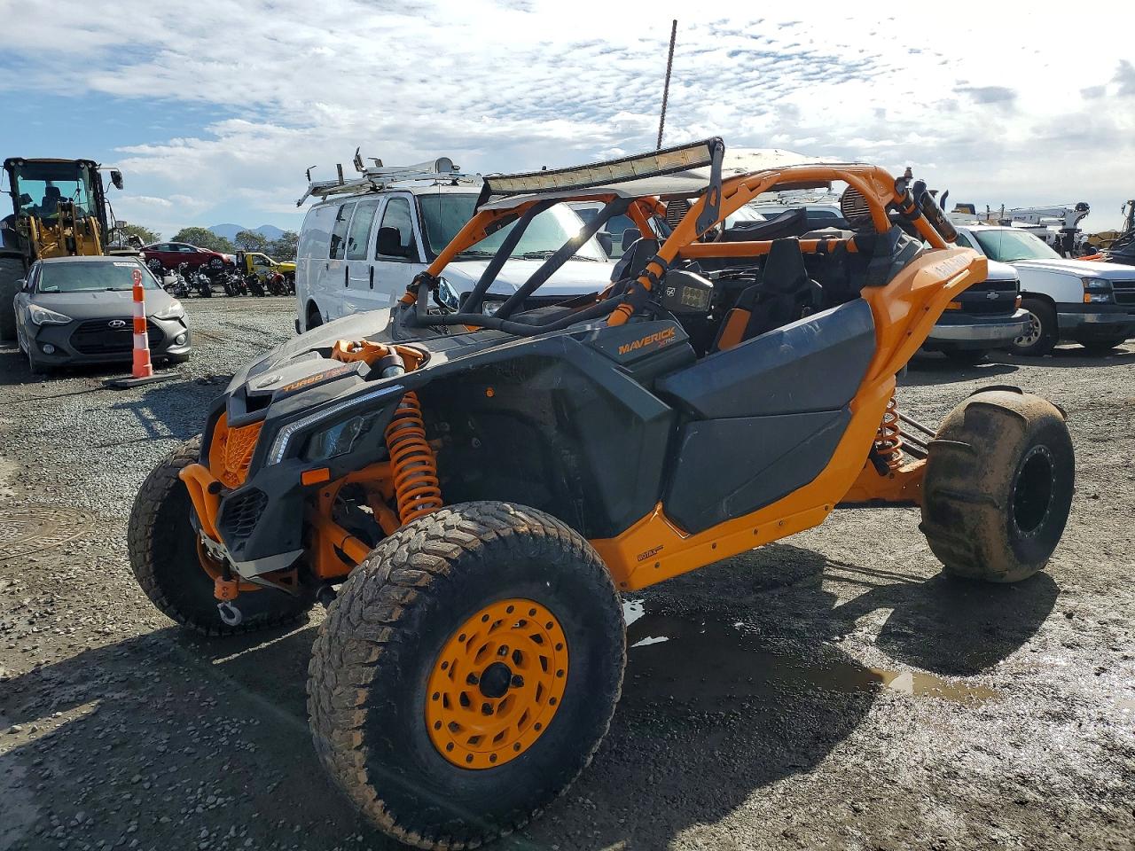 2020 CAN-AM MAVERICK X UTILITY VEHICLE photo 2