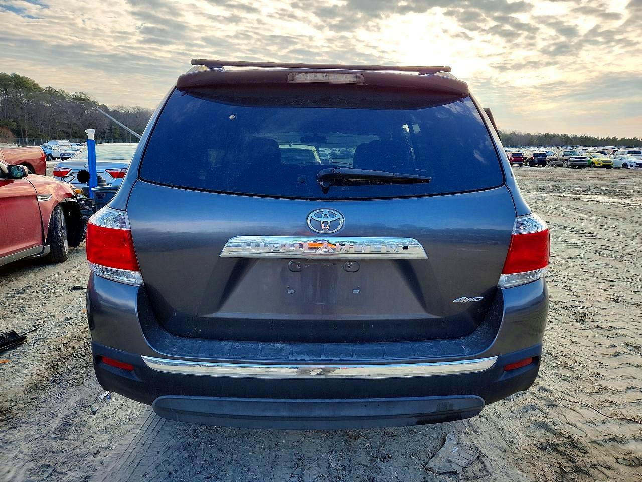 2011 TOYOTA HIGHLANDER BASE photo 6