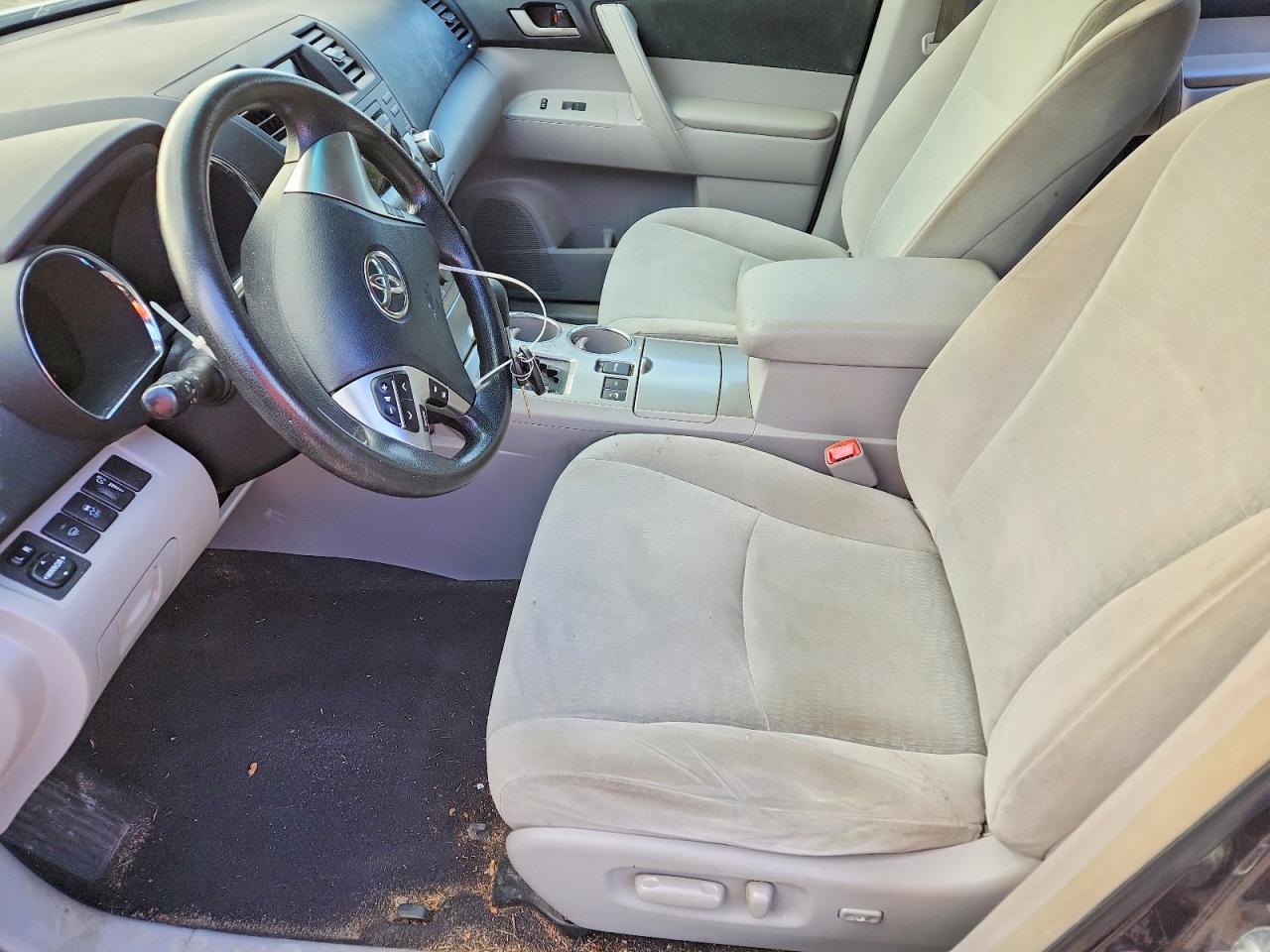 2011 TOYOTA HIGHLANDER BASE photo 7