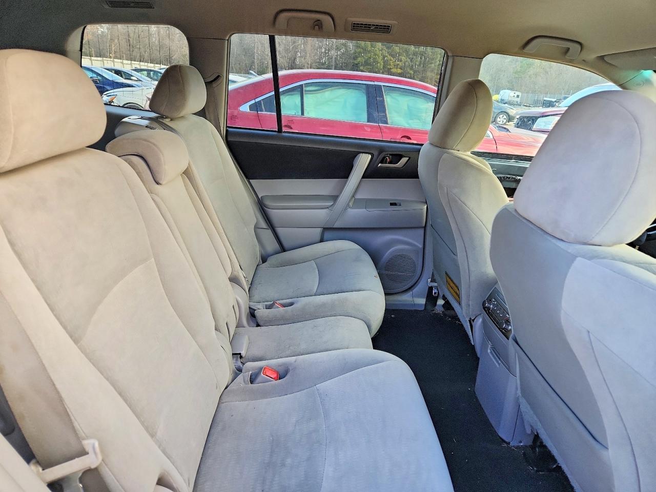 2011 TOYOTA HIGHLANDER BASE photo 11