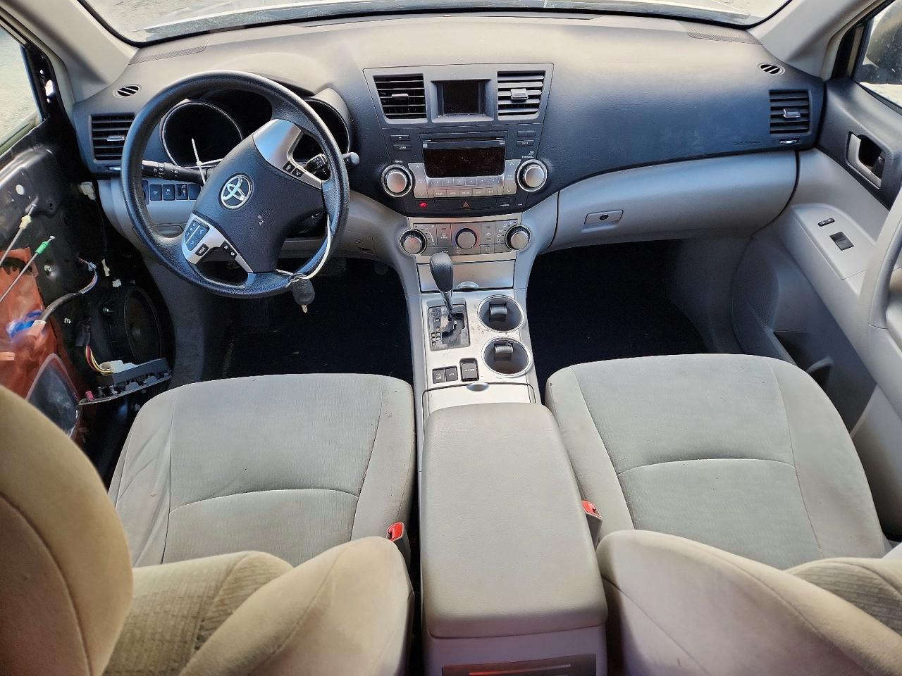 2011 TOYOTA HIGHLANDER BASE photo 8