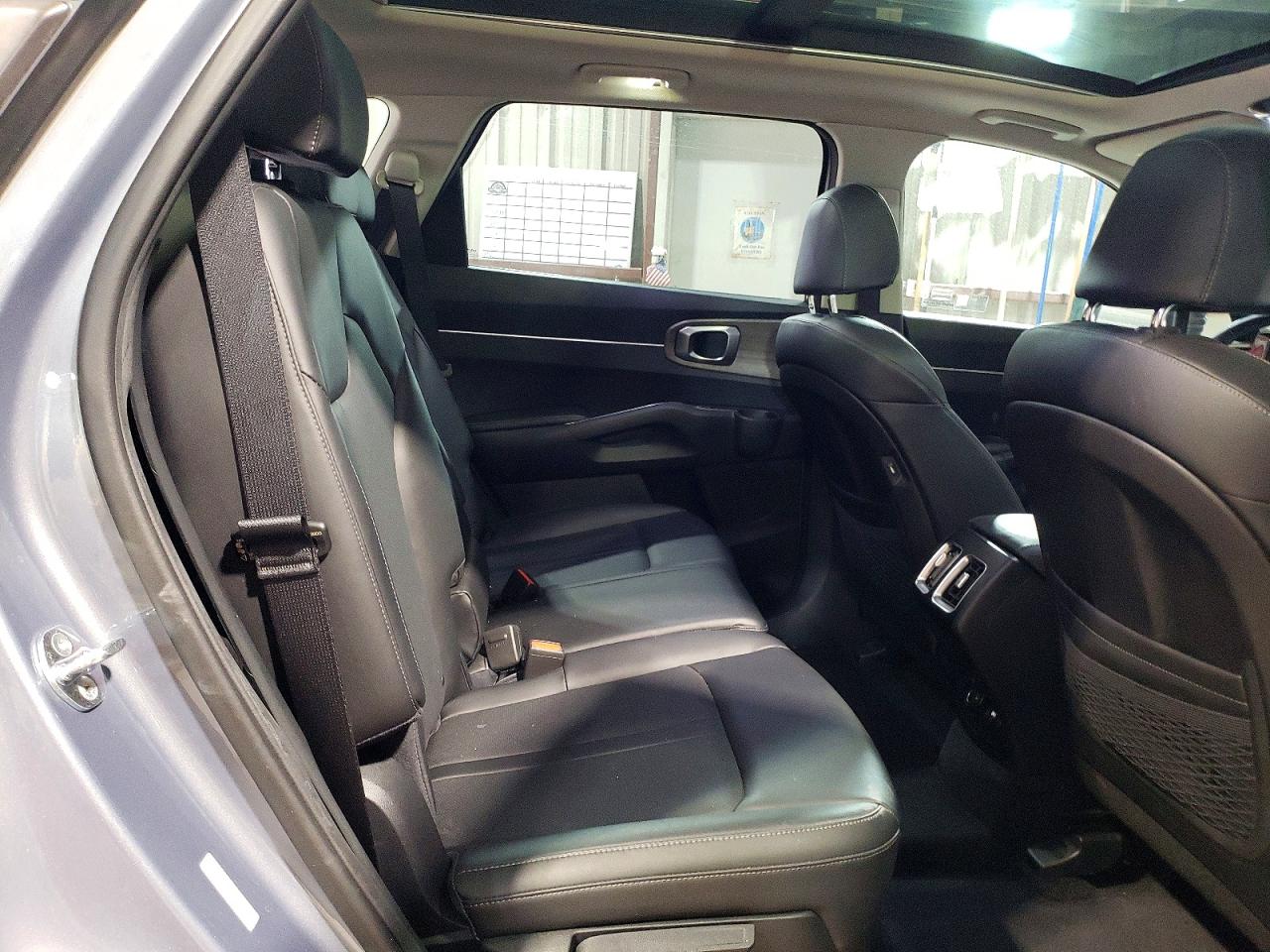 2022 KIA SORENTO S photo 31