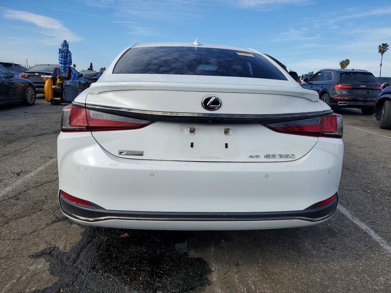2021 LEXUS ES photo 16