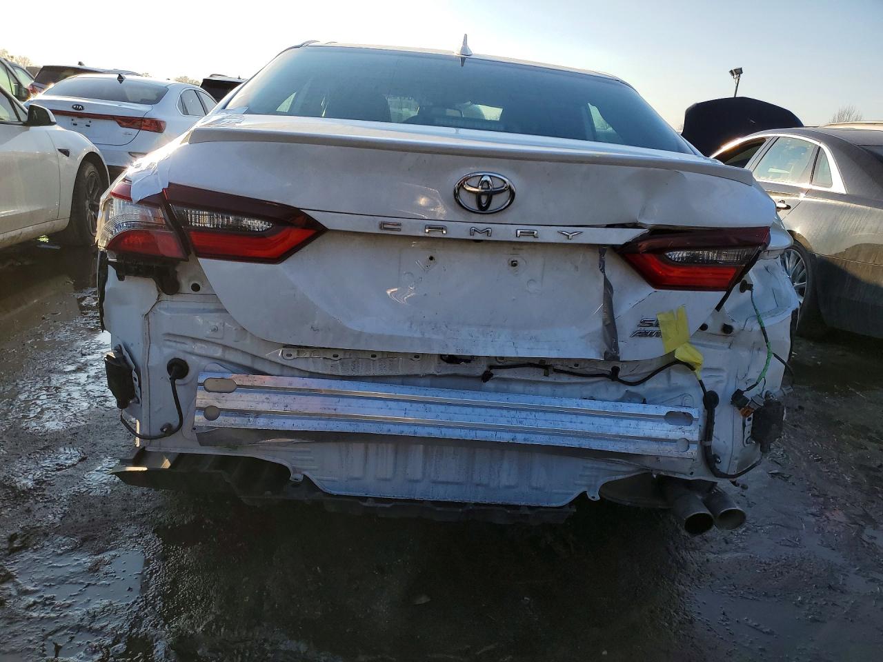 2021 TOYOTA CAMRY SE photo 6