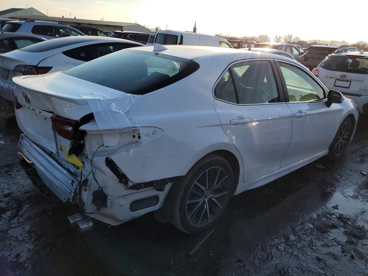 2021 TOYOTA CAMRY SE photo 3