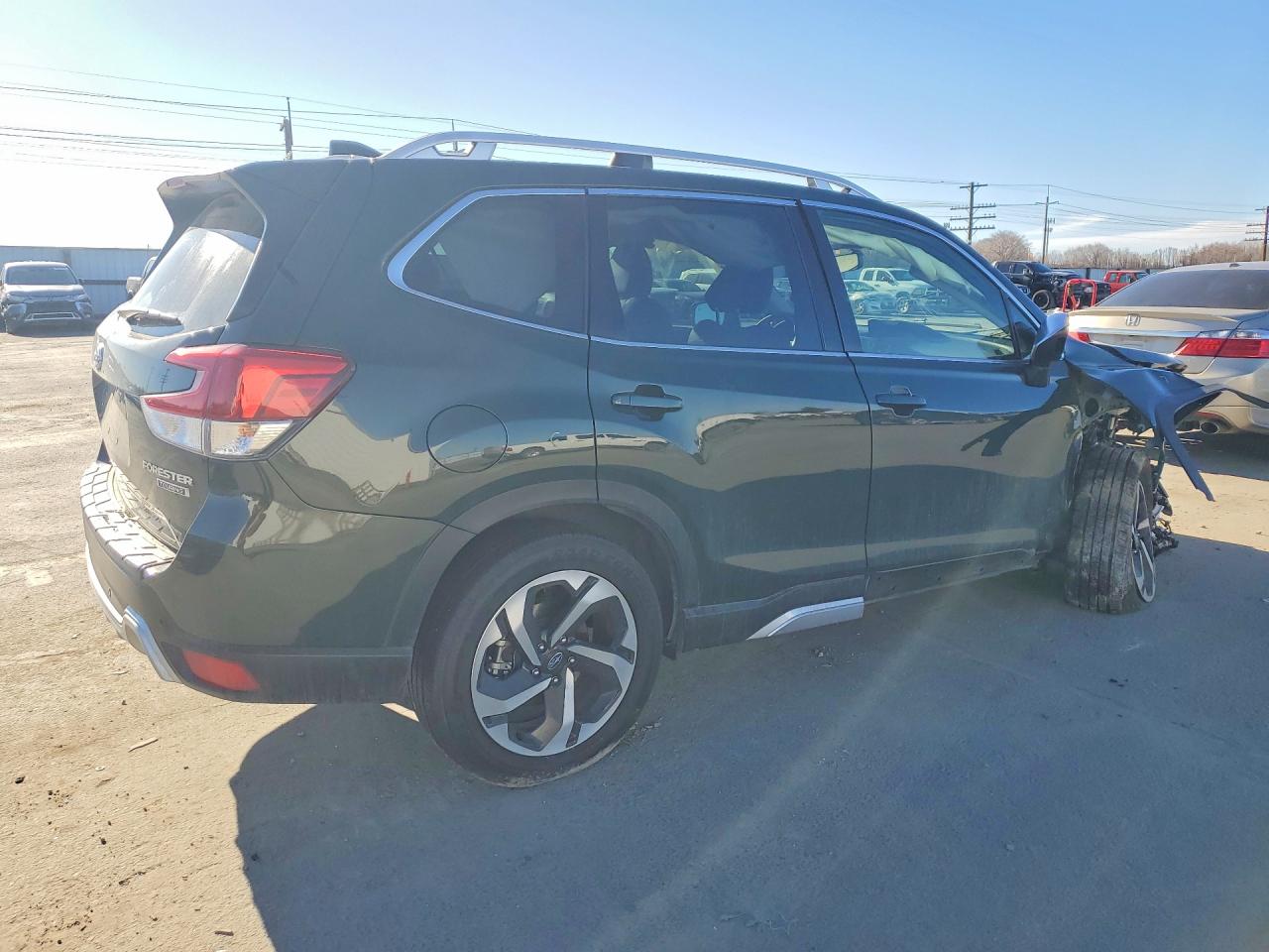 2022 SUBARU FORESTER photo 3