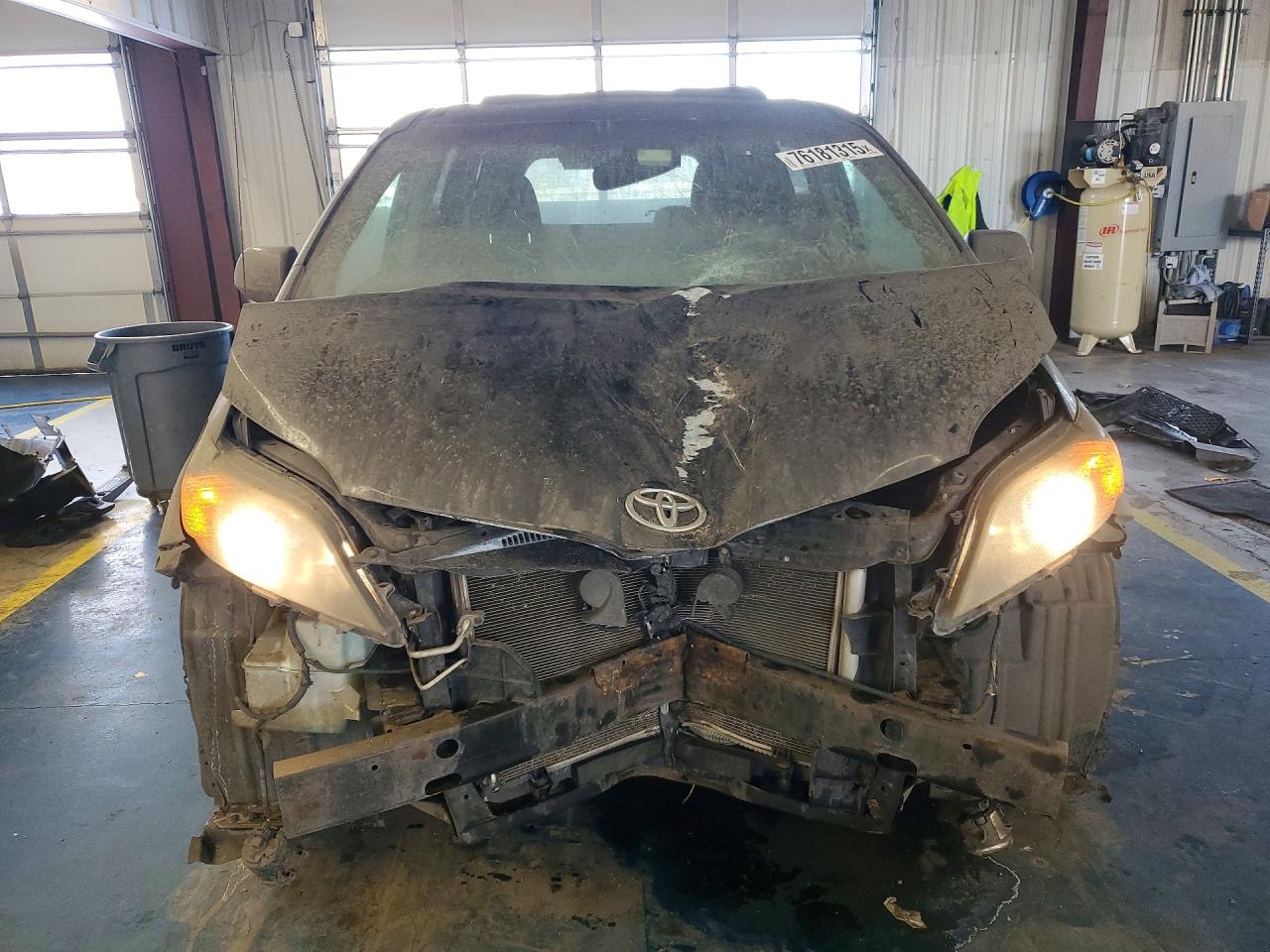 2014 TOYOTA SIENNA SPORT photo 9