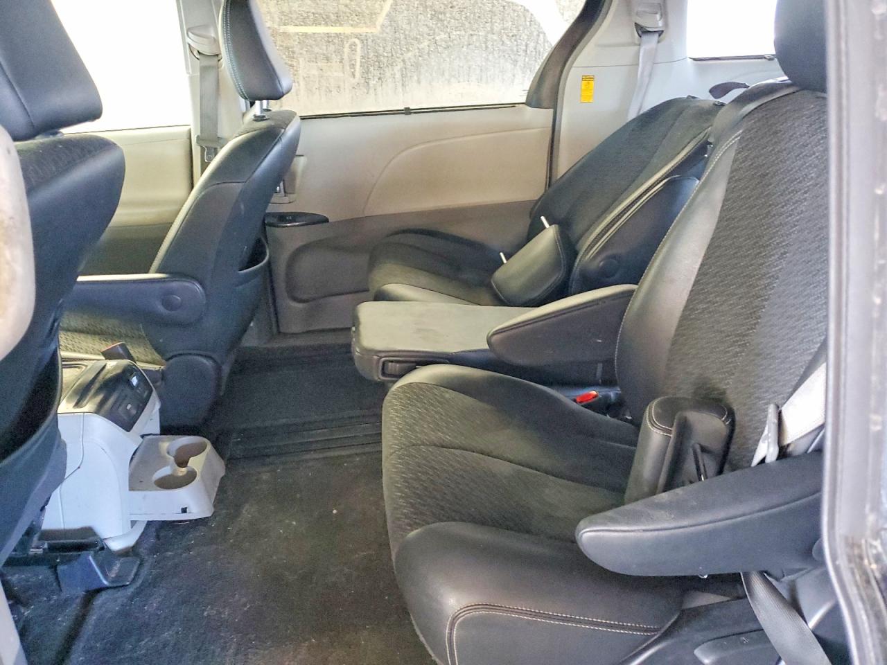 2014 TOYOTA SIENNA SPORT photo 21