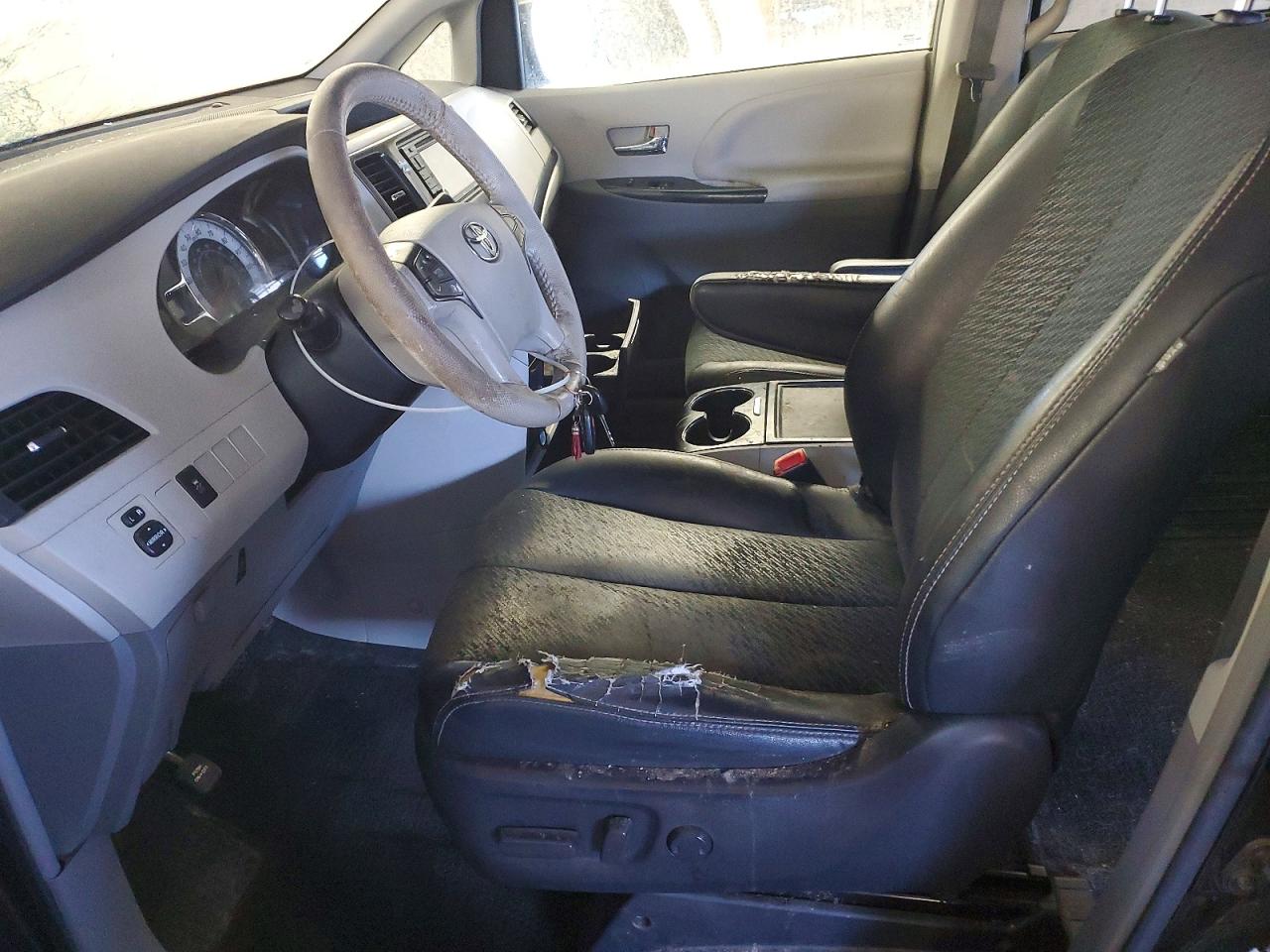 2014 TOYOTA SIENNA SPORT photo 13