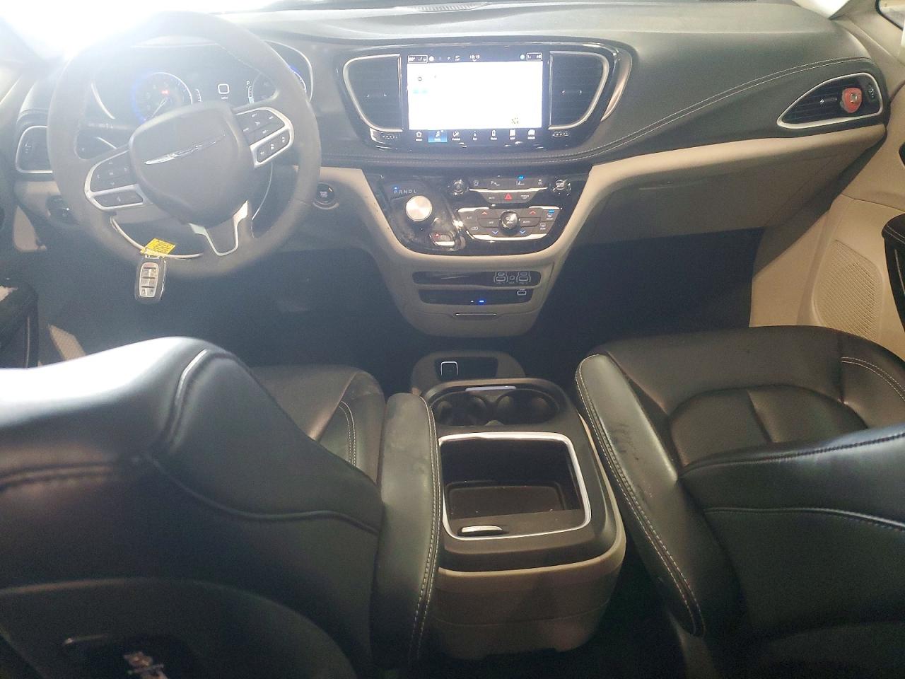 2023 CHRYSLER PACIFICA TOURING L photo 8