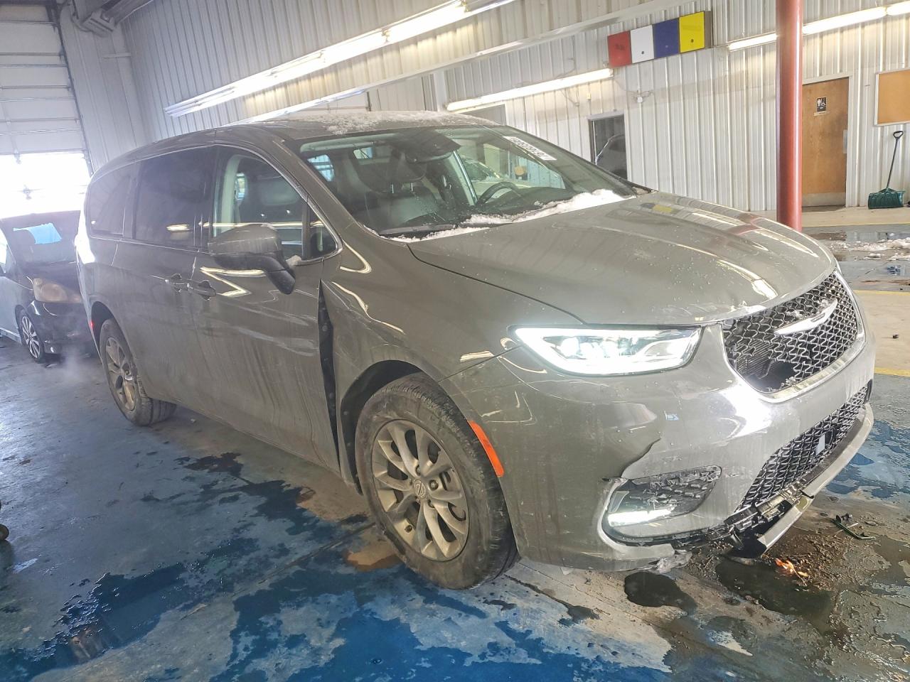 2023 CHRYSLER PACIFICA TOURING L photo 4