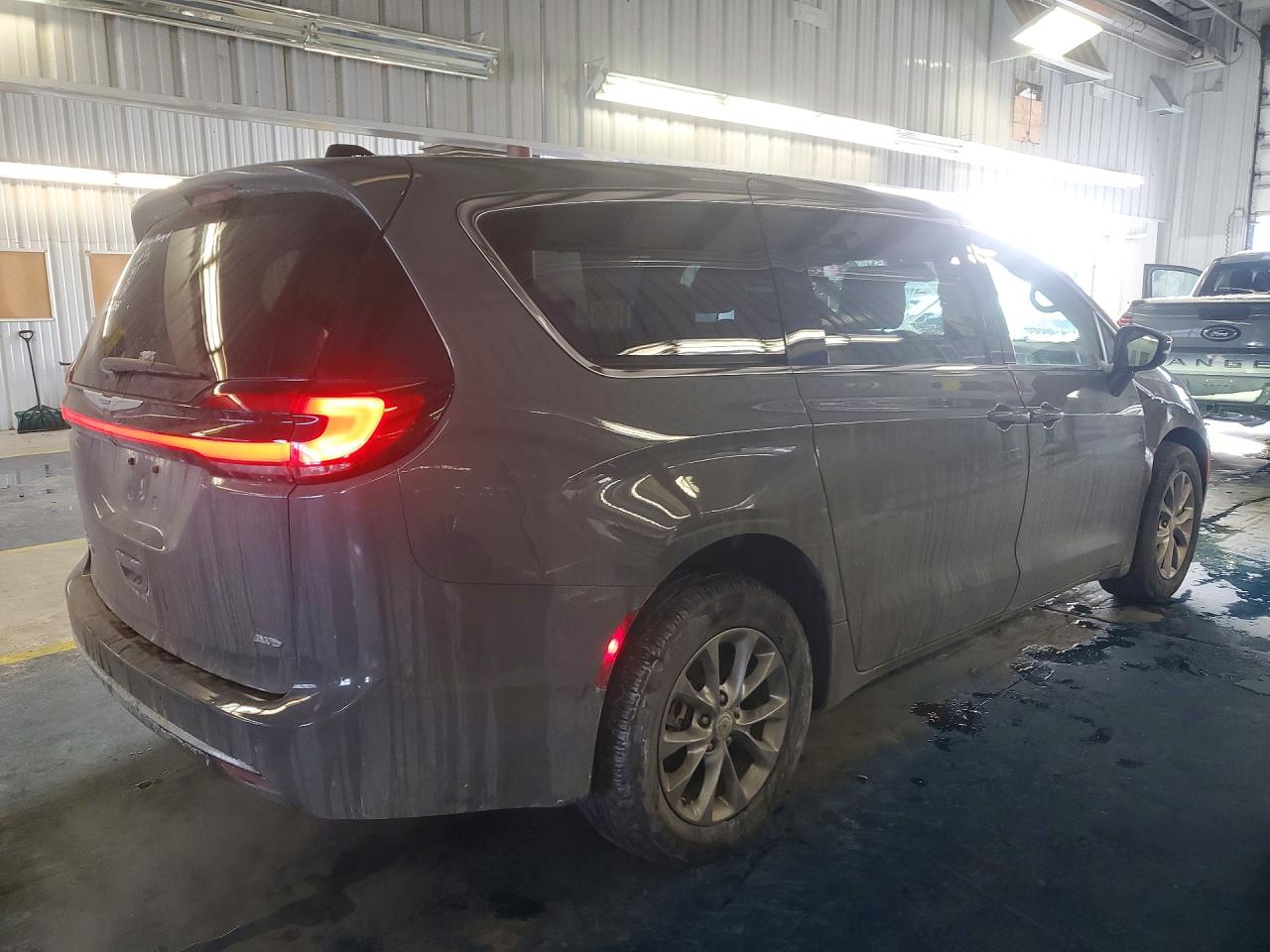 2023 CHRYSLER PACIFICA TOURING L photo 3