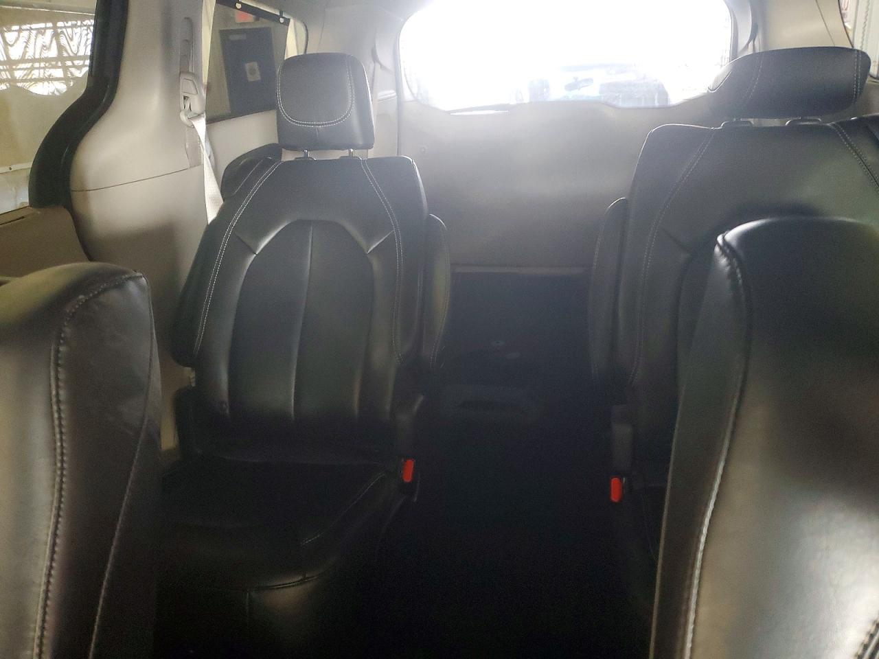 2023 CHRYSLER PACIFICA TOURING L photo 10