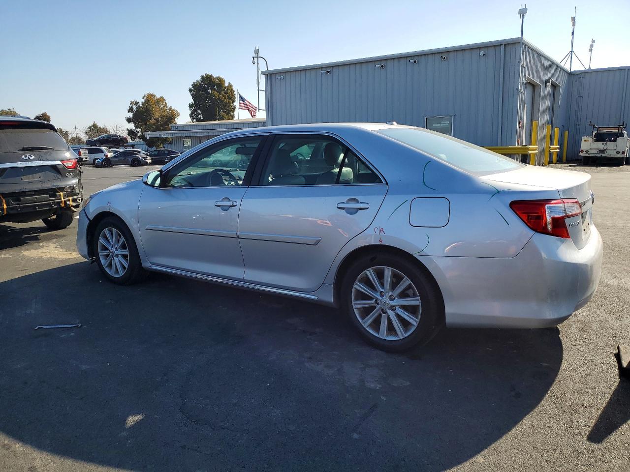 2014 TOYOTA CAMRY SE photo 3