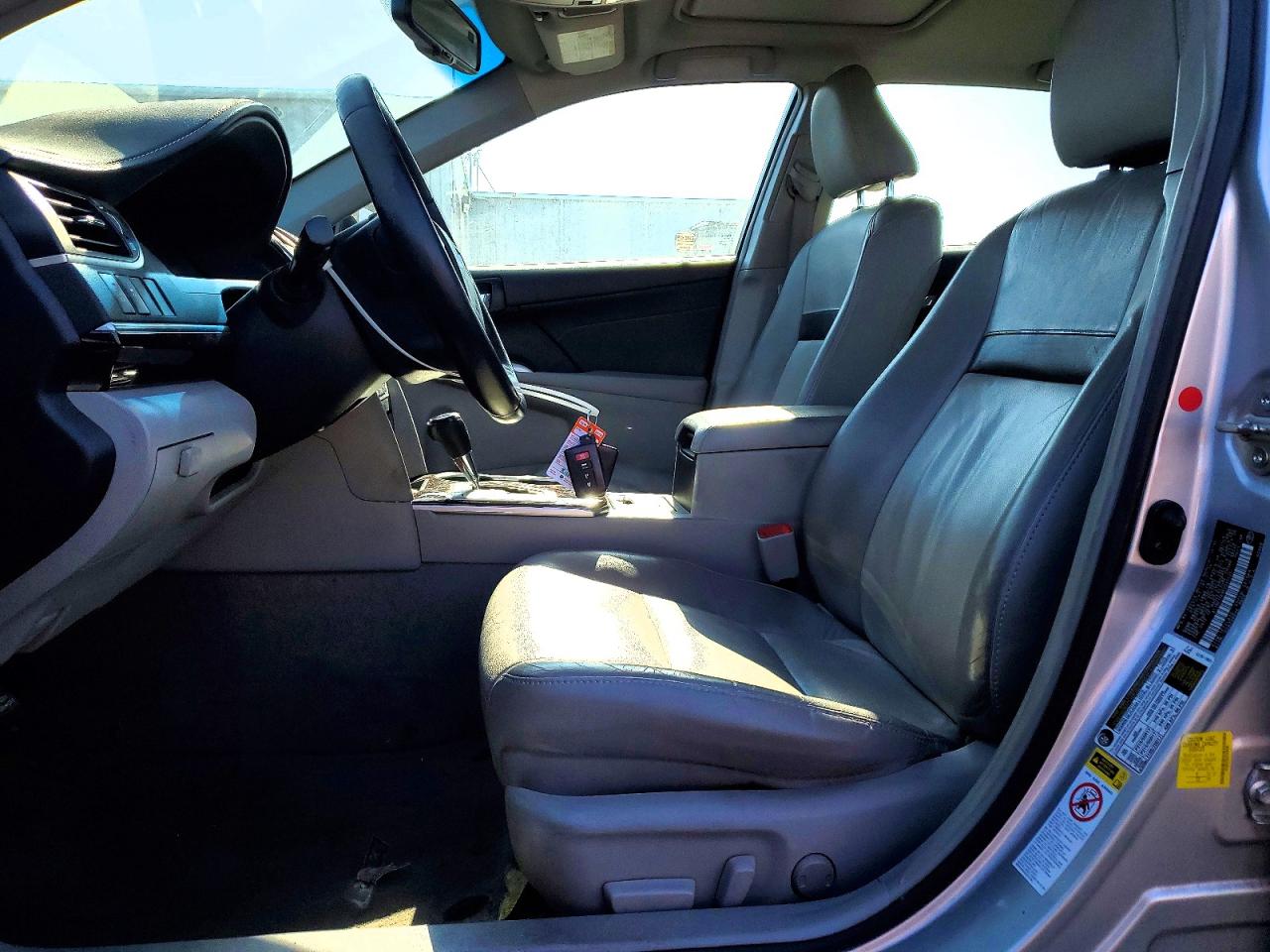 2014 TOYOTA CAMRY SE photo 13