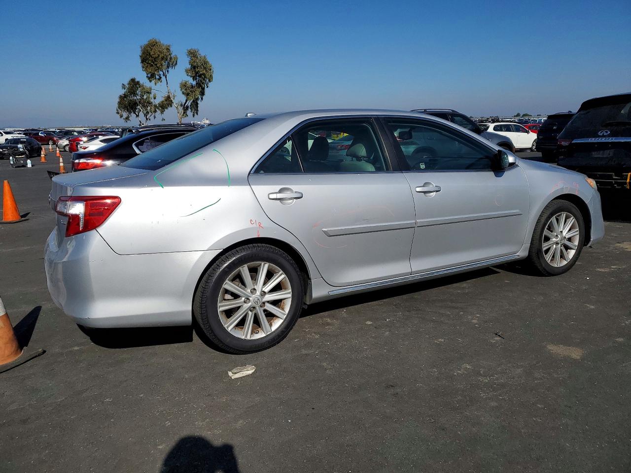 2014 TOYOTA CAMRY SE photo 5
