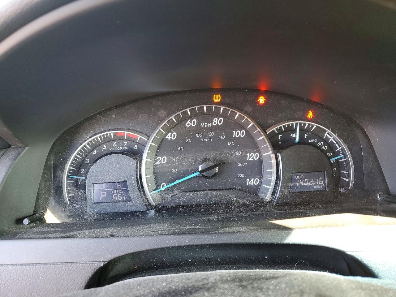2014 TOYOTA CAMRY SE photo 17