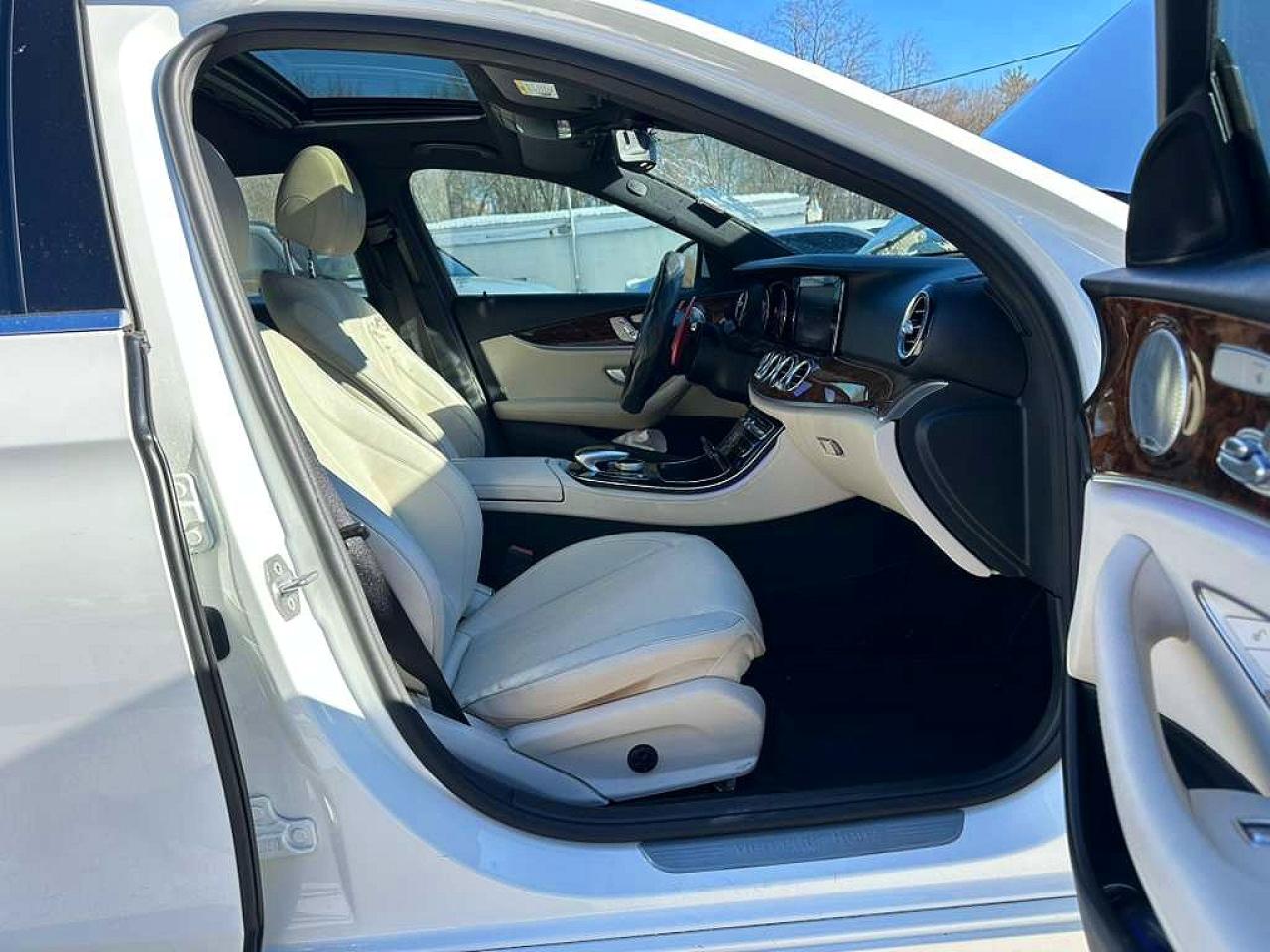 2017 MERCEDES-BENZ E 300 4MATIC photo 11