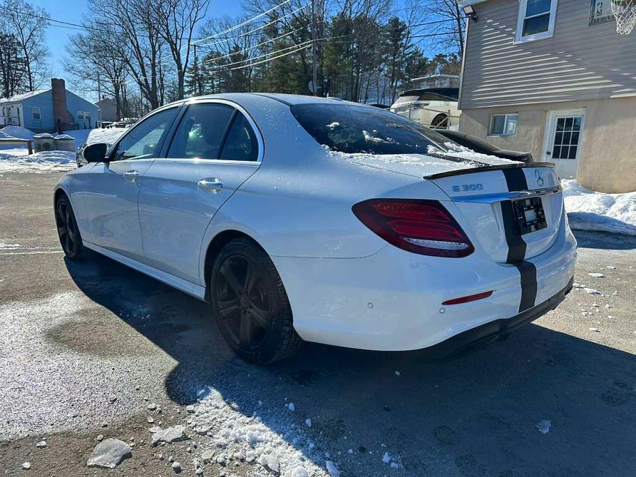 2017 MERCEDES-BENZ E 300 4MATIC photo 3