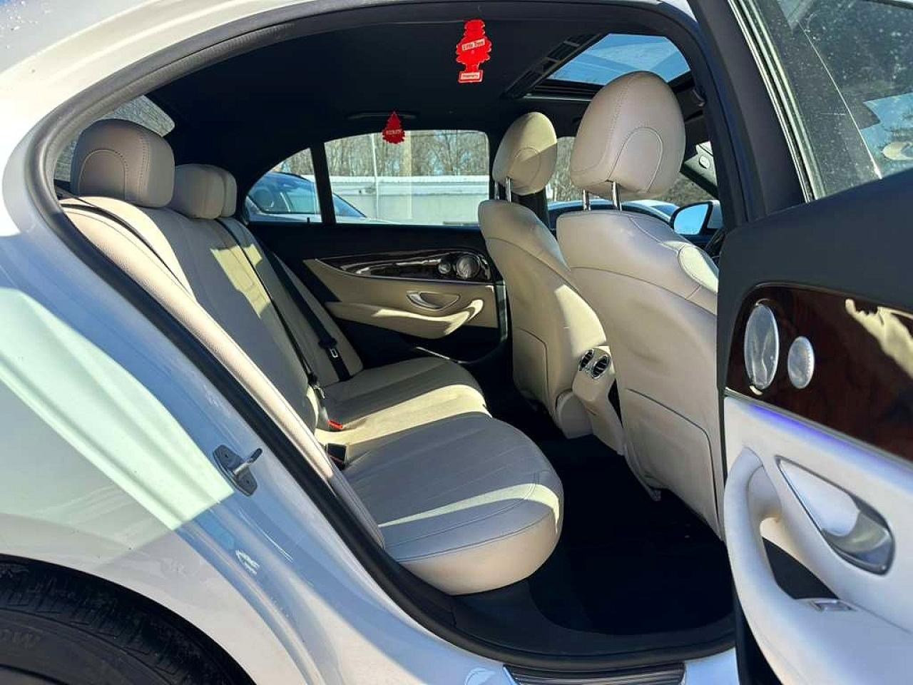 2017 MERCEDES-BENZ E 300 4MATIC photo 9