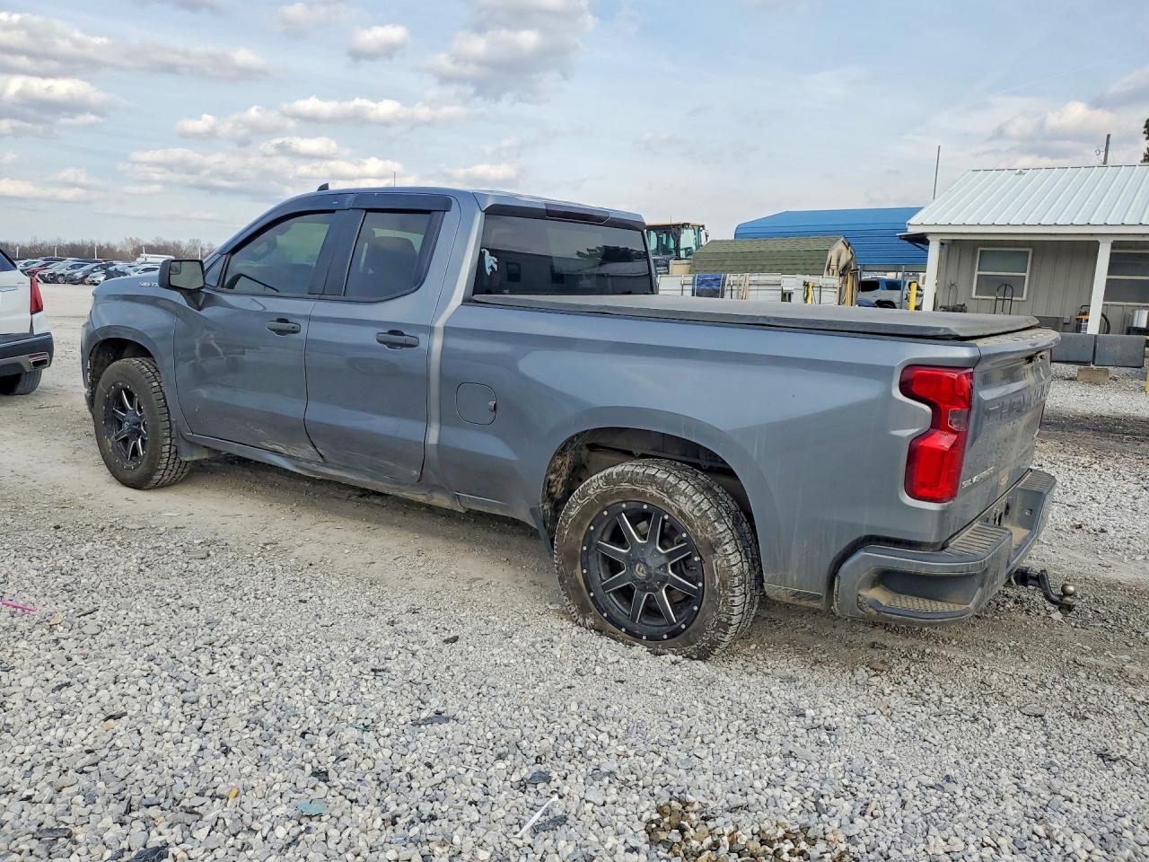 2021 CHEVROLET SILVERADO C1500 CUSTOM photo 2