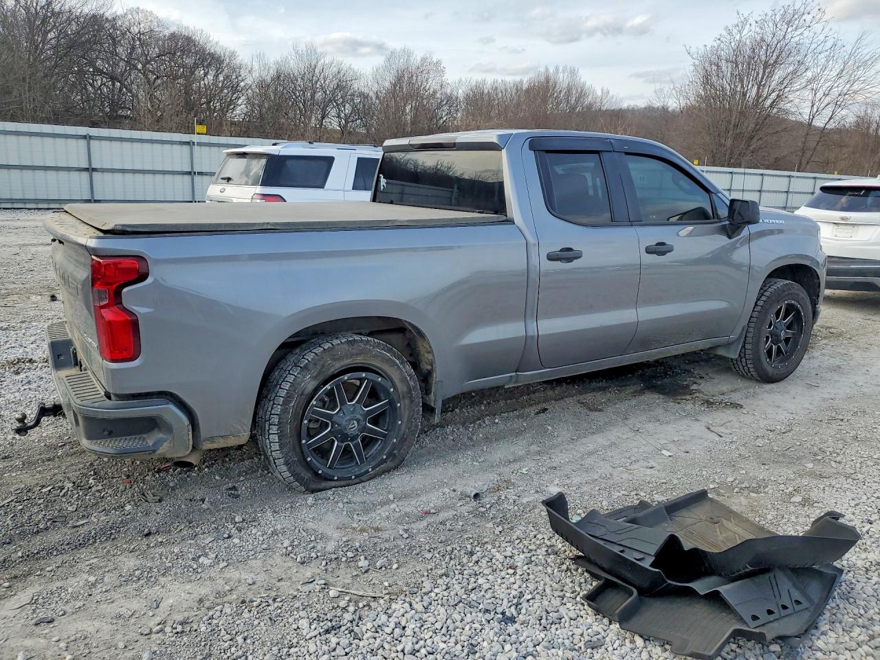 2021 CHEVROLET SILVERADO C1500 CUSTOM photo 3