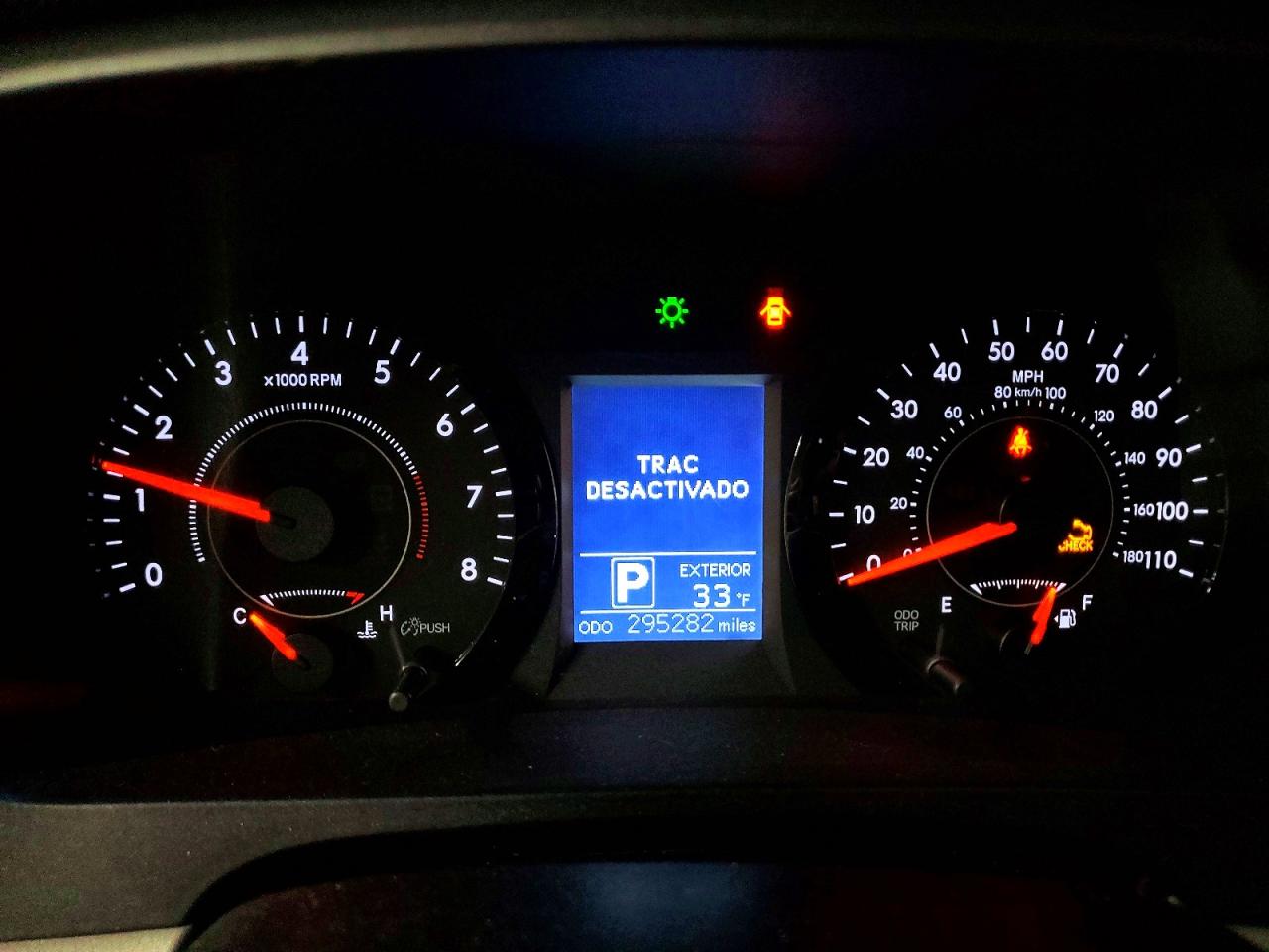 2016 TOYOTA SIENNA LE photo 25