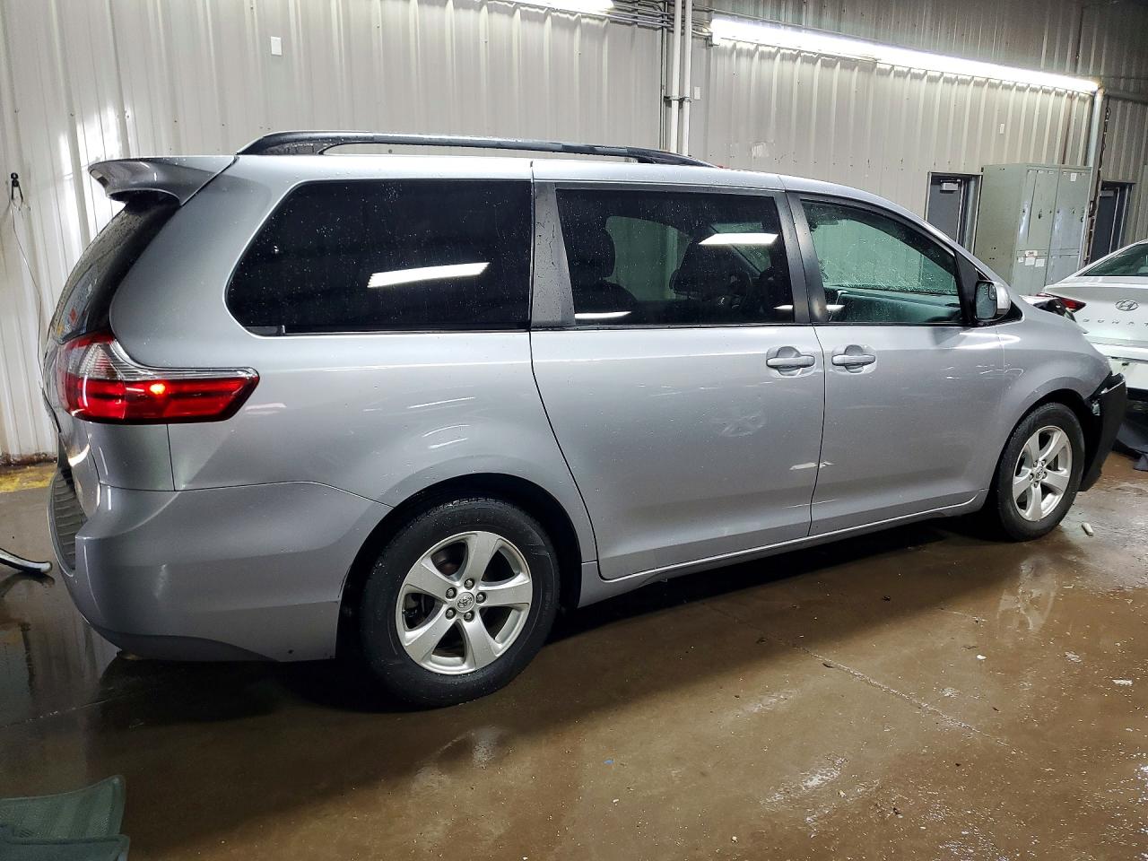 2016 TOYOTA SIENNA LE photo 7