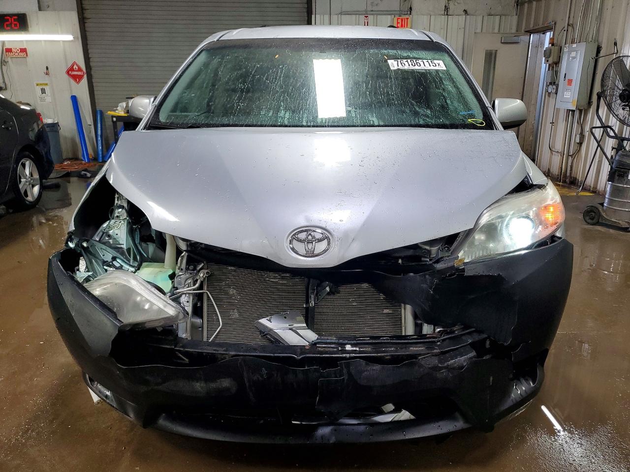 2016 TOYOTA SIENNA LE photo 13