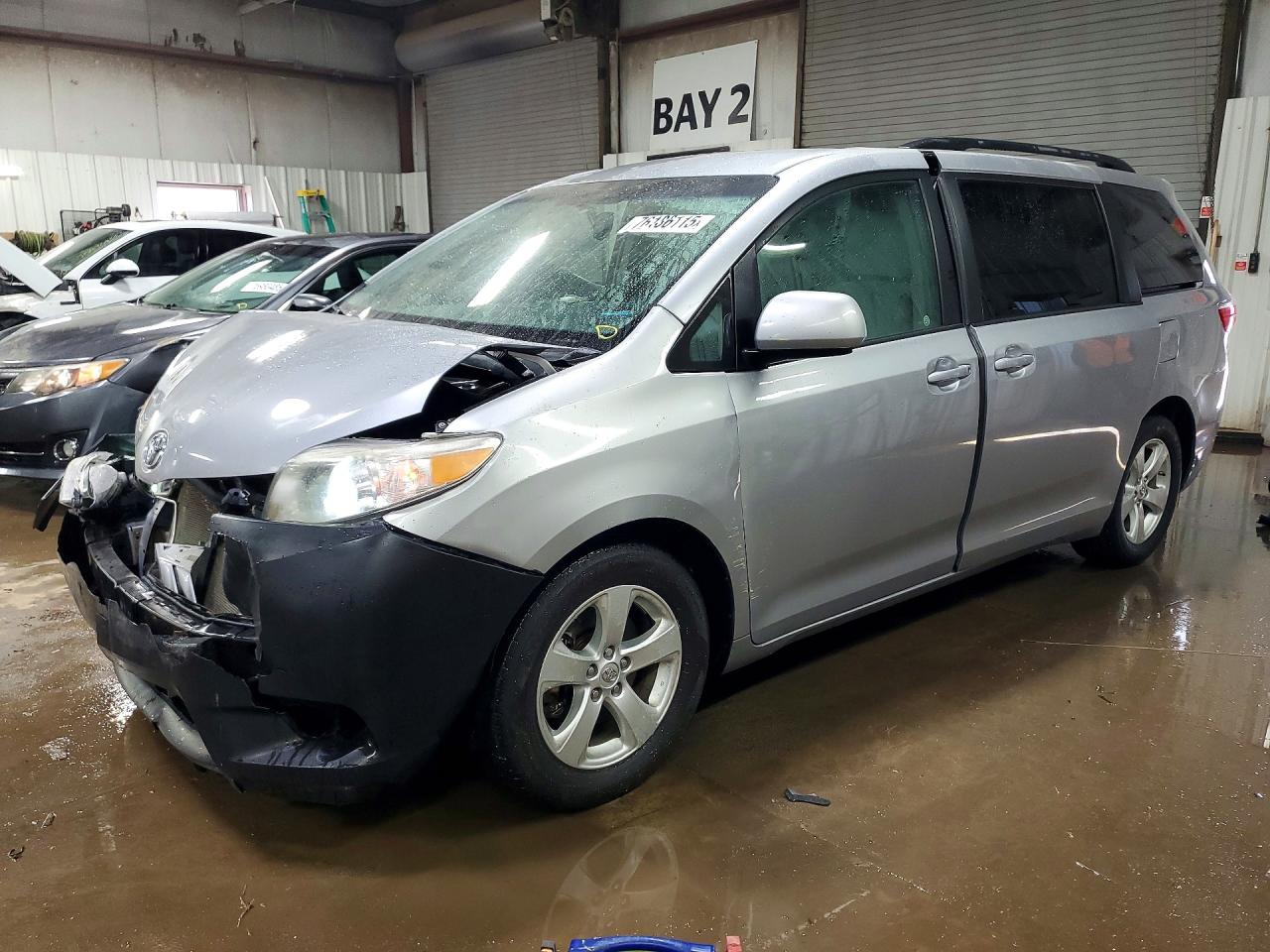 2016 TOYOTA SIENNA
