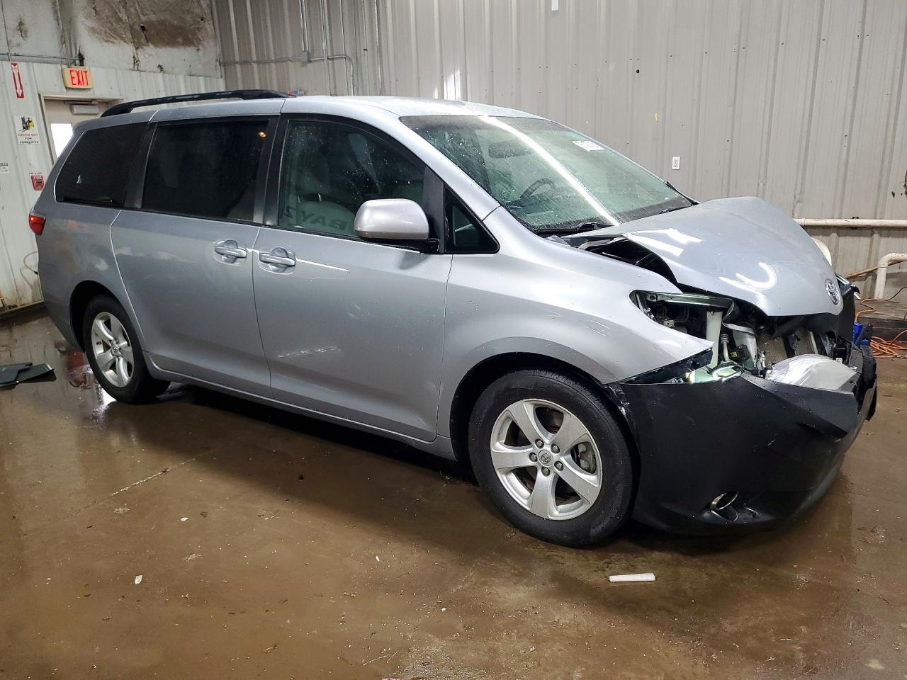 2016 TOYOTA SIENNA LE photo 10