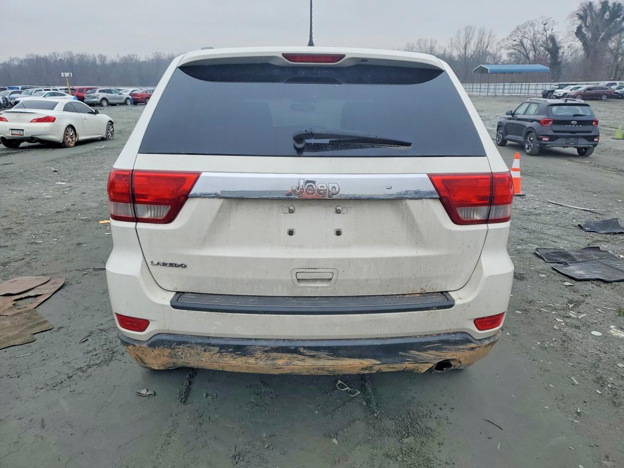 2011 JEEP GRAND CHEROKEE LAREDO photo 11