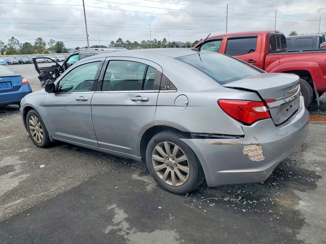 2013 CHRYSLER 200 TOURING photo 4