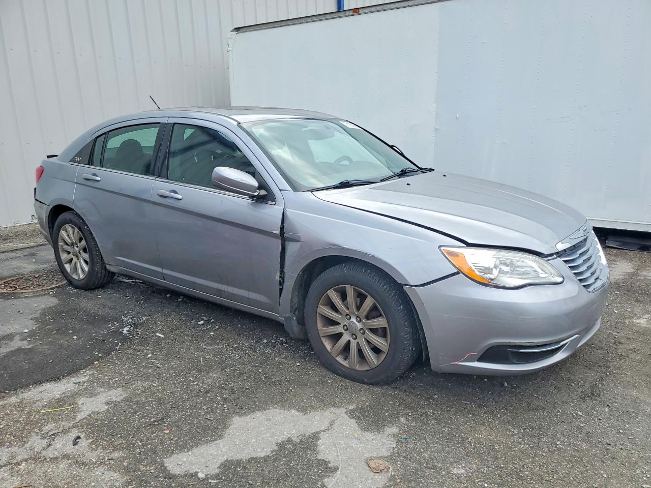 2013 CHRYSLER 200 TOURING photo 10