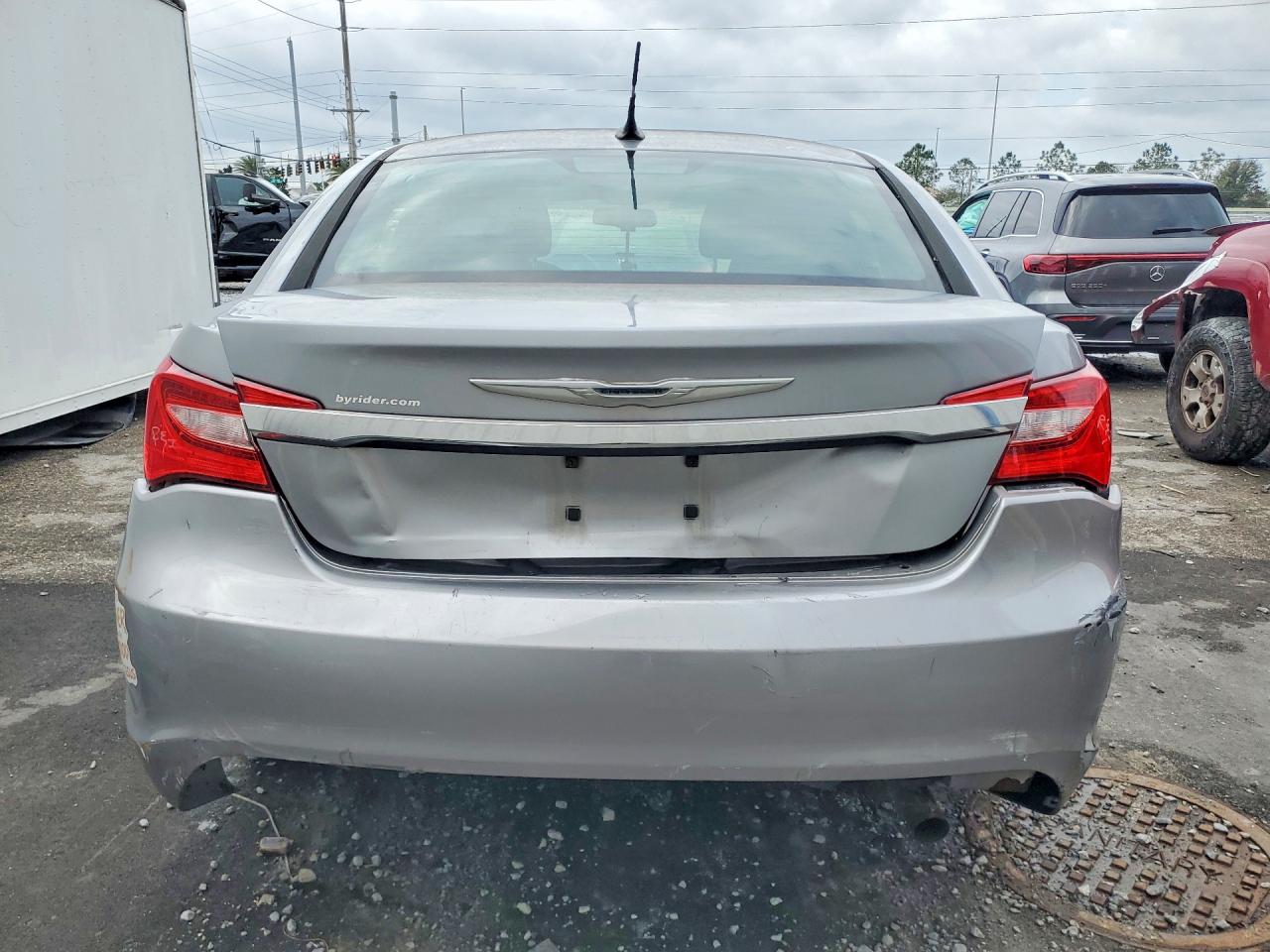 2013 CHRYSLER 200 TOURING photo 16