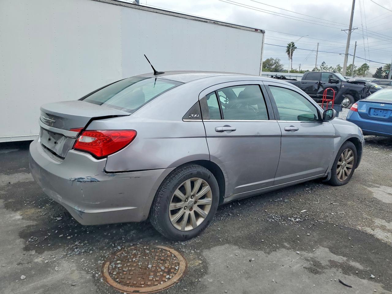 2013 CHRYSLER 200 TOURING photo 7