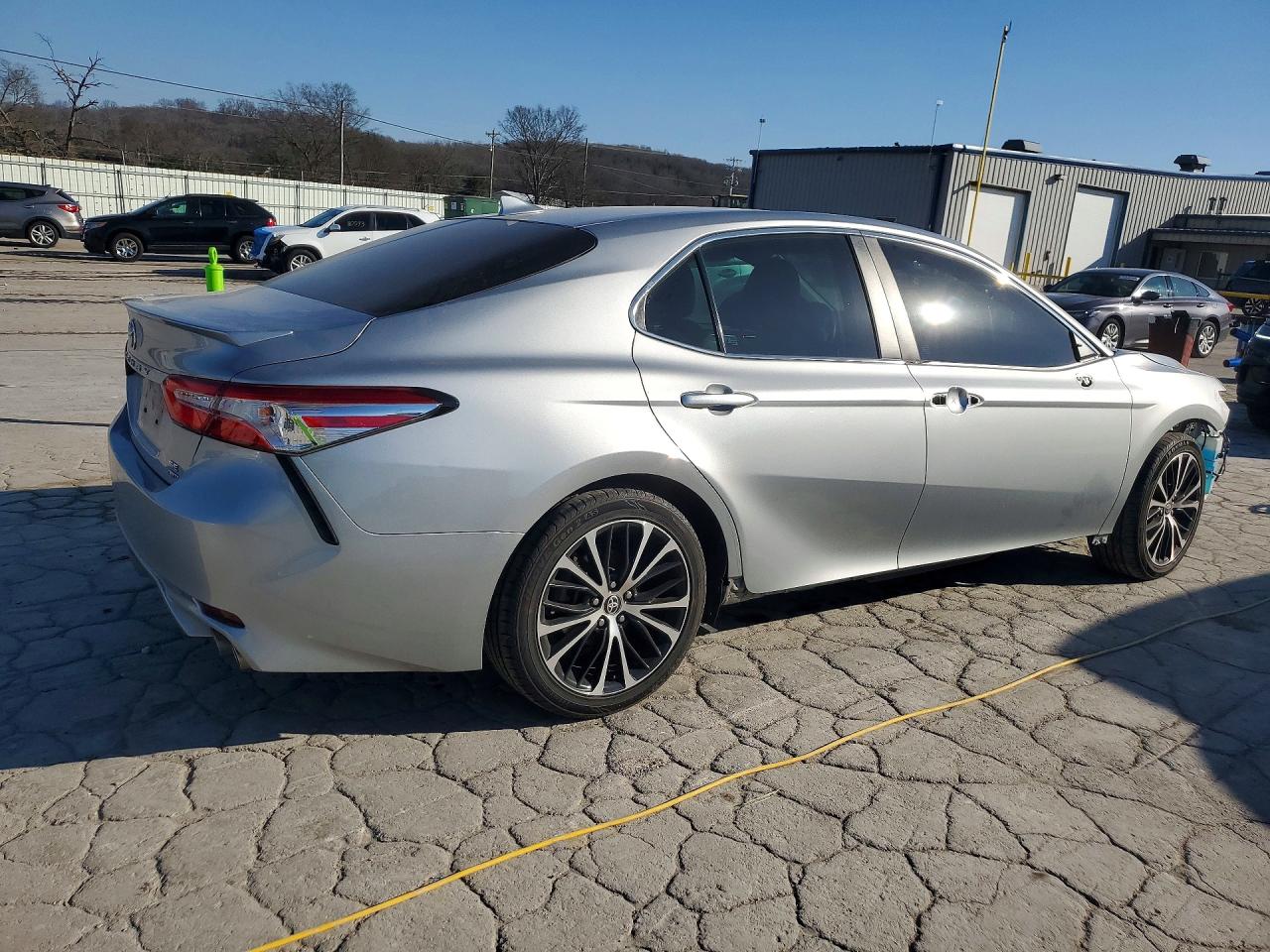 2020 TOYOTA CAMRY SE photo 7
